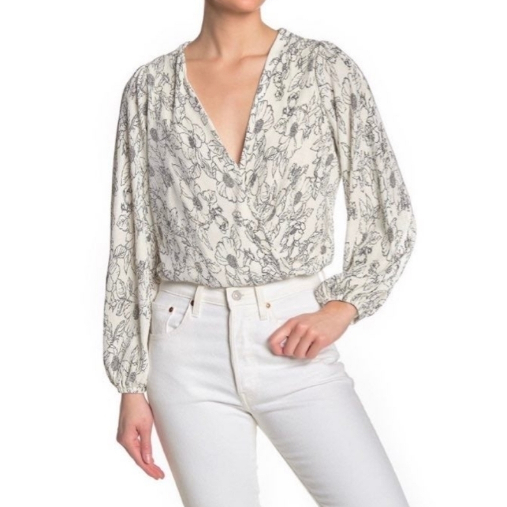 ASTR the Label PLISSE BLACK & WHITE CRINKLE LONG SLEEVE TOP SZ MEDIUM